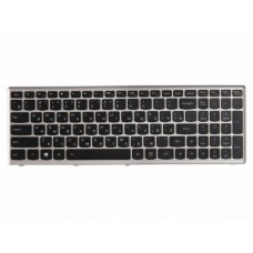 25205680 Клавиатура для ноутбука Lenovo IdeaPad U510, Z710, серебристая рамка, черные кнопки, с подсветкой, гор. Enter